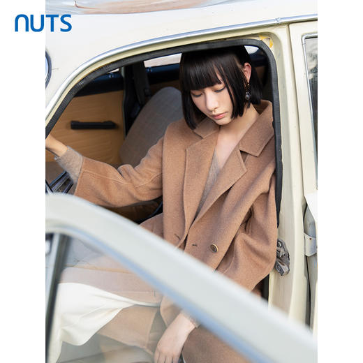 NUTS商场同款冬季复古气质时尚宽松双排扣双面毛呢外套女4431505A1 商品图4