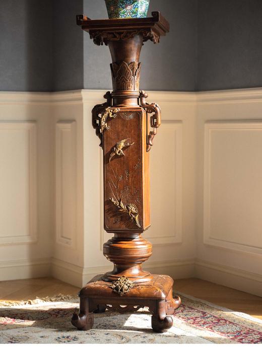 【已售】独角鹿西洋古董 19世纪法国出品东方风格花鸟造型铜鎏金精雕装饰吉祥回纹主题硬木花几 商品图2