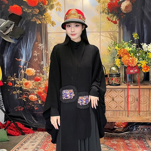 【冬季新品】景星民族风绣花毛织外套 | 黑色 深灰色  | 现货加急发 商品图9