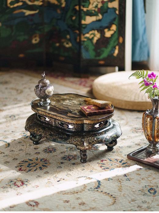 独角鹿西洋古董 19世纪日本出品传统山水楼阁主题螺钿镶嵌黑漆木矮几 商品图1