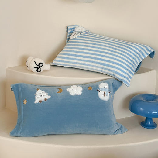 多喜爱 暖暖绒保暖四件套小狗的午后派对/雪人与梦精灵hl【6.8度升温】【立体刺绣】【高克重暖绒】萌趣毛球 一触即暖 商品图4