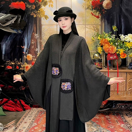 【冬季新品】景星民族风绣花毛织外套 | 黑色 深灰色  | 现货加急发 商品图4