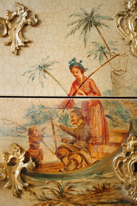 独角鹿西洋古董1950年代法国艺术家Comelli签名出品Chinoiserie中国风卷叶纹铜鎏金精雕装饰木胎漆地东方人物主题手绘嵌大理石边柜 商品图8