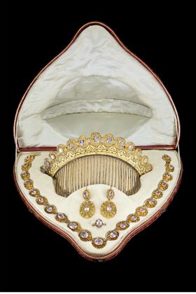 独角鹿西洋古董 1820年代欧洲出品花卉造型黄金精雕镶嵌粉色托帕石珠宝套件 带原盒