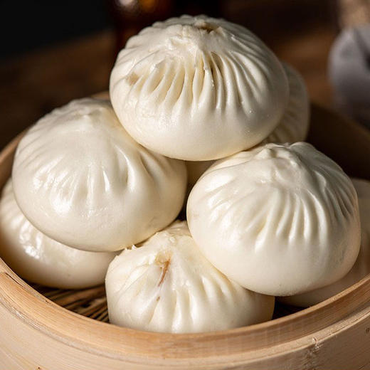 沁汁鲜肉包，8包组合（共32个），肉汁丰富的大包子，精选新鲜猪肉，优质小麦粉，老面发酵，手工包制，咸香鲜美、松软适口，肉汁充足，油润又不腻口，令人回味无穷M 商品图3