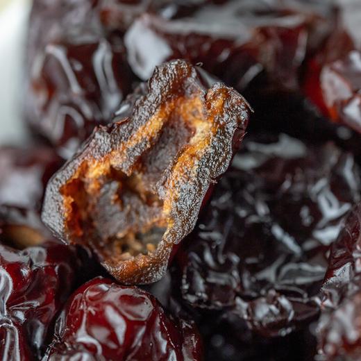 三蒸三晒无核枣/黑芝麻丸丨优选新疆特级若羌红枣，三蒸三晒工艺，300克/瓶，芝麻丸采用九蒸九晒工艺，口感自然醇香。200克/罐⭐️顺丰快递 商品图1