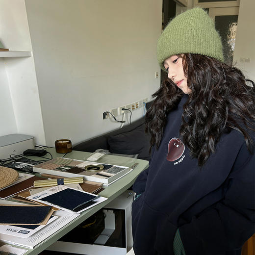 【拍立减20】baozro连帽加绒款卫衣 | 内里加绒加厚、保暖不臃肿、趣味潮流印花、搭配宽松落肩剪裁、慵懒有型、时尚舒适 商品图2