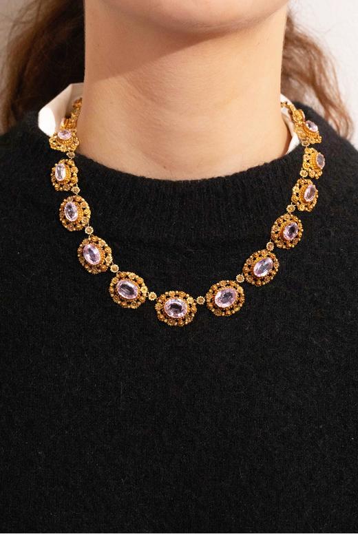 独角鹿西洋古董 1820年代欧洲出品花卉造型黄金精雕镶嵌粉色托帕石珠宝套件 带原盒 商品图1