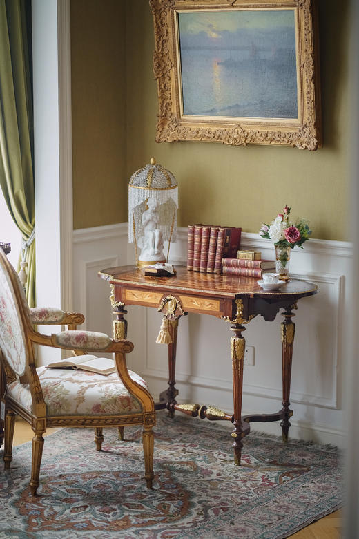 独角鹿西洋古董1890年代法国出品古典人物及卷叶纹铜鎏金精雕装饰胜利乐章主题细木镶嵌可延展式书桌 商品图0