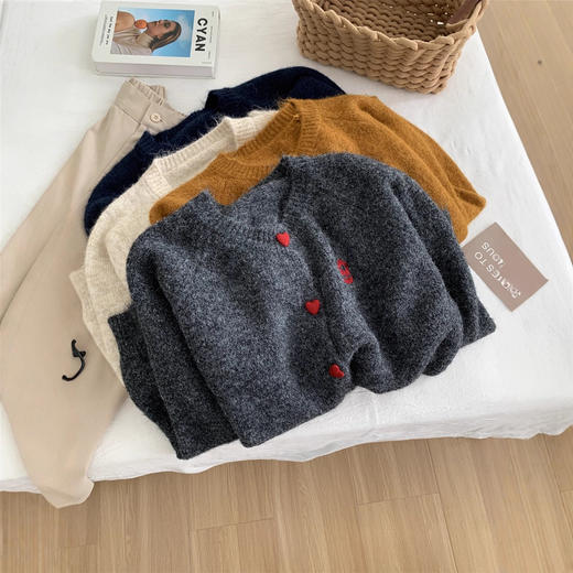 洋气复古爱心扣圆领毛衣针织开衫女！2025秋冬韩系刺绣上衣毛衣外套！ 商品图4