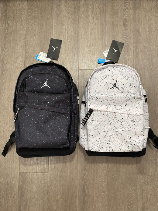 原单正品Jordan满天星新款包双肩包背包电脑包
Jordan满天星新款包 到货了 ！！！男女同款

尺寸长49.5×30.5×17.8cm（手工测量）

三个颜色同步专柜 商品图2