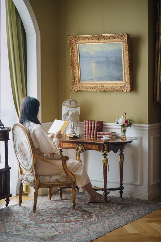 独角鹿西洋古董1890年代法国出品古典人物及卷叶纹铜鎏金精雕装饰胜利乐章主题细木镶嵌可延展式书桌 商品图1