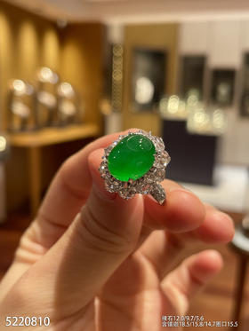 冰艳绿蛋面戒指【5220810】具体价格微信咨询