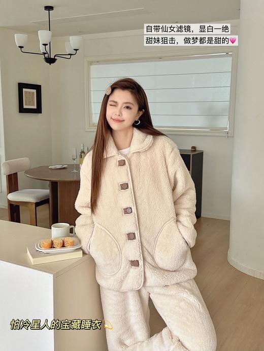 【居家服饰|吾家成人加绒睡衣】面料触感细腻，顺滑亲肤，开衫纽扣设计，穿脱方便对懒人友好，裤腰松紧带+可调节抽绳，吃饱零束缚 ，袖口束口设计，好看又保暖，宽松版型适合多种身材 商品图6