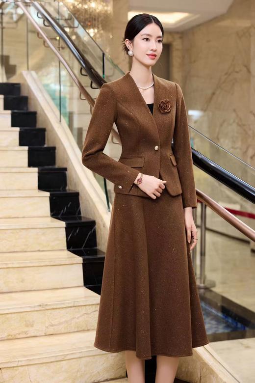 SZ6A01_栗壳色_上衣外套_秋冬_V领一粒扣收腰修身亮丝提花西装_高级女装_BERNIEELEN 伯妮斯茵 商品图2