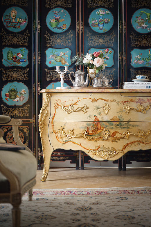 独角鹿西洋古董1950年代法国艺术家Comelli签名出品Chinoiserie中国风卷叶纹铜鎏金精雕装饰木胎漆地东方人物主题手绘嵌大理石边柜 商品图2