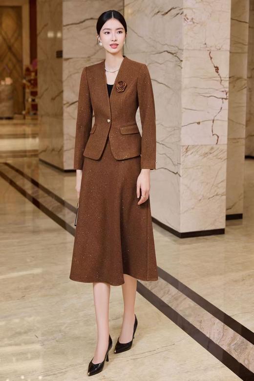 SZ6A01_栗壳色_上衣外套_秋冬_V领一粒扣收腰修身亮丝提花西装_高级女装_BERNIEELEN 伯妮斯茵 商品图5