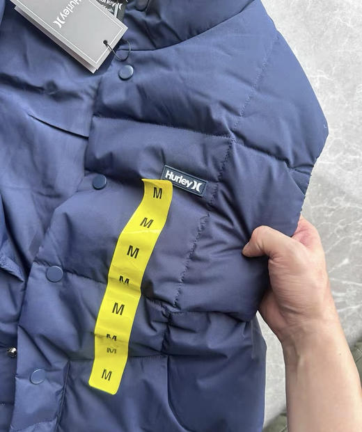 全新正品Nike旗下Hurley男士运动户外高充绒羽绒马甲山姆撤柜
两个色 尺码M-XXL
原价599 商品图4
