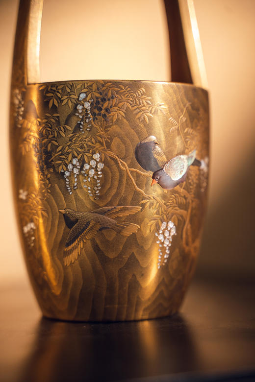 【已售】独角鹿西洋古董18世纪末日本江户时代出品「抱義斎 草鴻」款东瀛山林花鸟主题木胎金漆莳绘芝山镶嵌篮式花器 商品图4