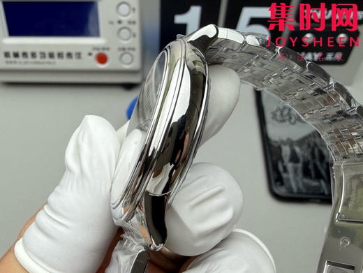 VS欧米茄 第三代碟飞系列 第三代蝶飞 白盘黑针 男士腕表
机芯：搭载VS定制Cal.8800一体 商品图6