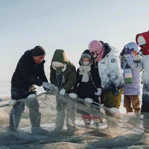 【寒假】乌兰布统·雪原狂欢5天4晚亲子营 | 奇遇萌鹿，夜穿雪地+冰雪运动+滑雪+冬捕等私藏体验，住进雪原美宿的长调栖所，品特色美食，还有摄影师全程跟拍！早鸟报名有优惠！ 商品图3