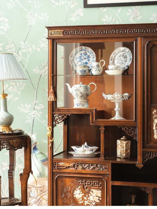 【已售】独角鹿西洋古董 19世纪法国出品东方风格瑞兽蟠龙造型铜鎏金精雕装饰花鸟主题嵌母贝多宝阁式展柜 商品图2