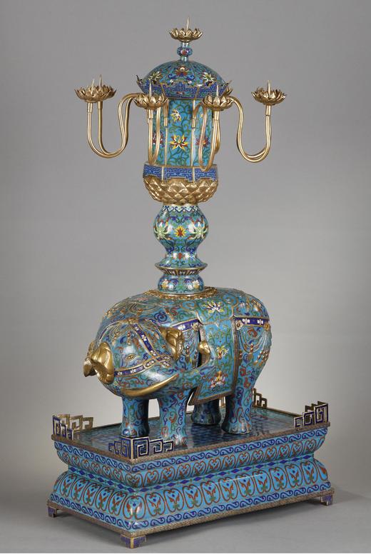 独角鹿西洋古董 19世纪末中国晚清时期出品鎏金精雕装饰「太平有象」主题铜胎掐丝珐琅多枝头烛台一对 商品图3