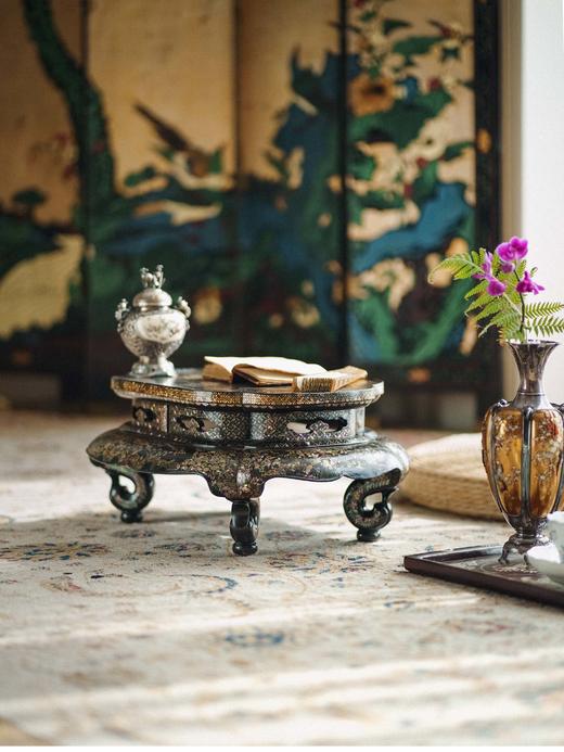 独角鹿西洋古董 19世纪日本出品传统山水楼阁主题螺钿镶嵌黑漆木矮几 商品图0