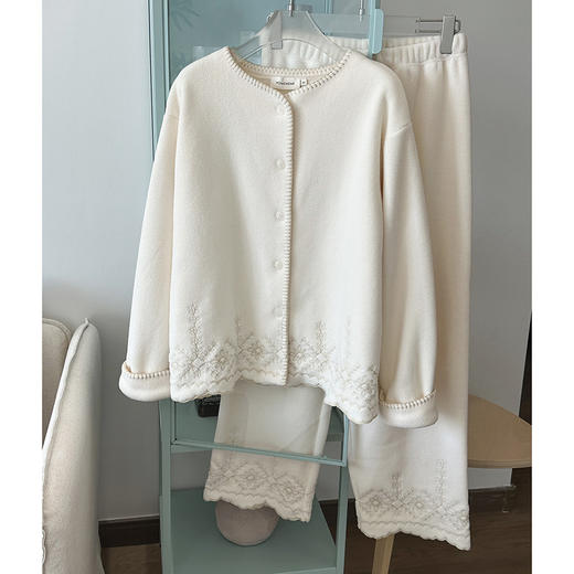 官网2280！ 定位刺绣加厚双面摇粒绒外穿家居服月子服秋冬保暖睡衣睡裤套装女 商品图2