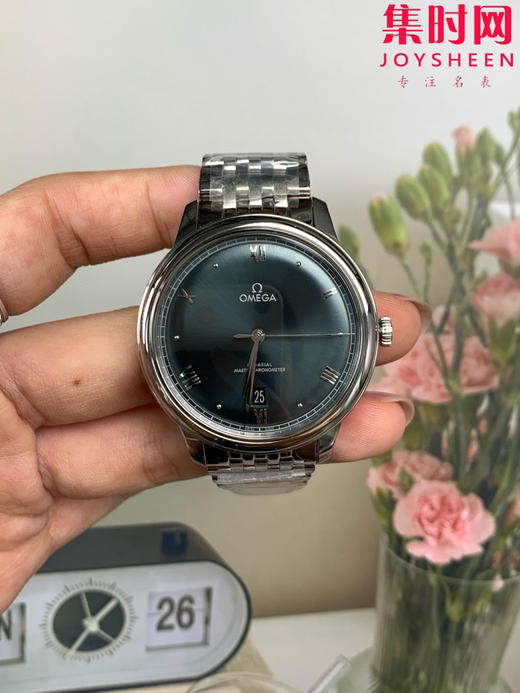 VS欧米茄 第三代碟飞系列 第三代蝶飞 松绿盘 男士腕表
机芯：搭载VS定制Cal.8800一体 商品图0