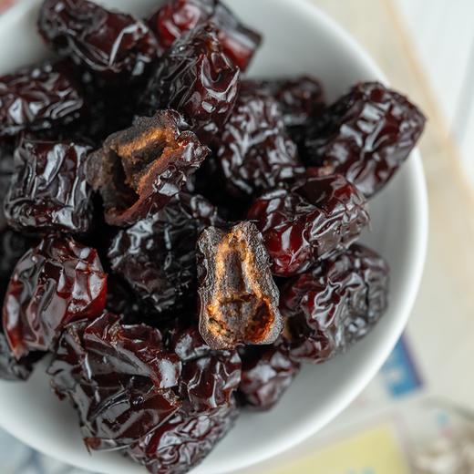 三蒸三晒无核枣/黑芝麻丸丨优选新疆特级若羌红枣，三蒸三晒工艺，300克/瓶，芝麻丸采用九蒸九晒工艺，口感自然醇香。200克/罐⭐️顺丰快递 商品图3