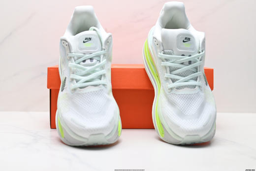 耐克NIKE VOMERO PREMIUM透气减震休闲运动跑步鞋HQ2050-300男女鞋 商品图6