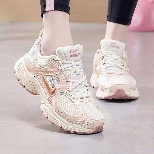 【云粉节】【88折】7楼耐克360 女子新款低帮透气老爹鞋IH5088-001原价749现价659 商品图0