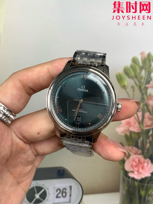 VS欧米茄 第三代碟飞系列 第三代蝶飞 松绿盘 男士腕表
机芯：搭载VS定制Cal.8800一体 商品图2