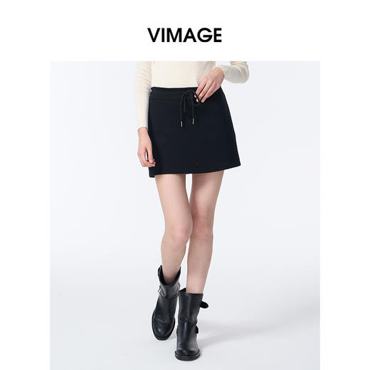 VIMAGE纬漫纪时尚抽绳系带松紧腰设计短裙V2406119 商品图3