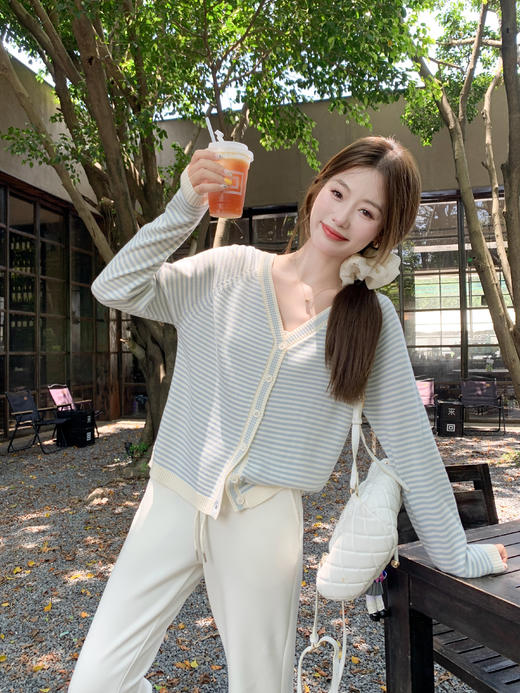 【149元任选2件】现货！宽松条纹V领针织开衫 商品图6