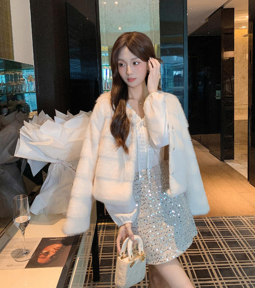 张心子【冬日小暖炉】秋冬贵气感精致保暖毛毛外套 U2511001 商品图7