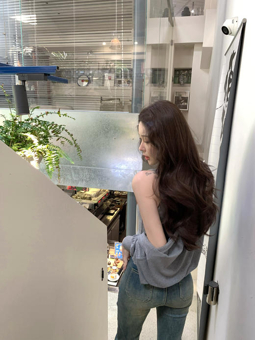 Read Nameless /冬天也有纯欲风灰色两件套+显瘦神器喇叭裤牛仔色2025/10/25 商品图9