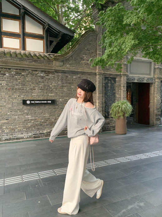 【149元任选2件】现货！蕾丝拼接露肩字母卫衣 商品图9