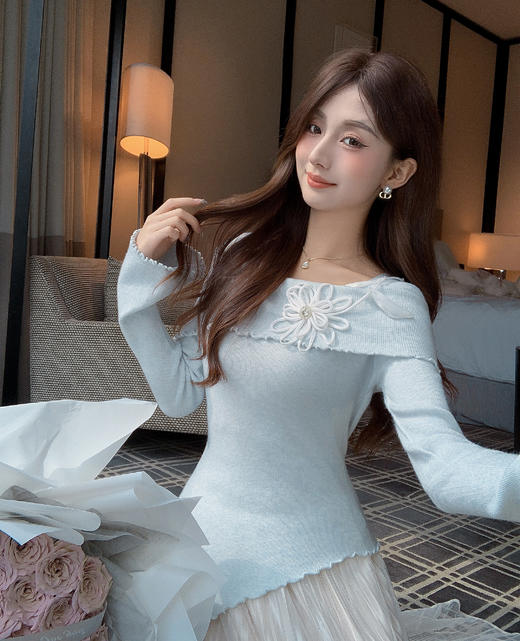 张心子【蓝色冰川湖 】温柔风弹力方领针织衫立体花上衣 U2511034 商品图7