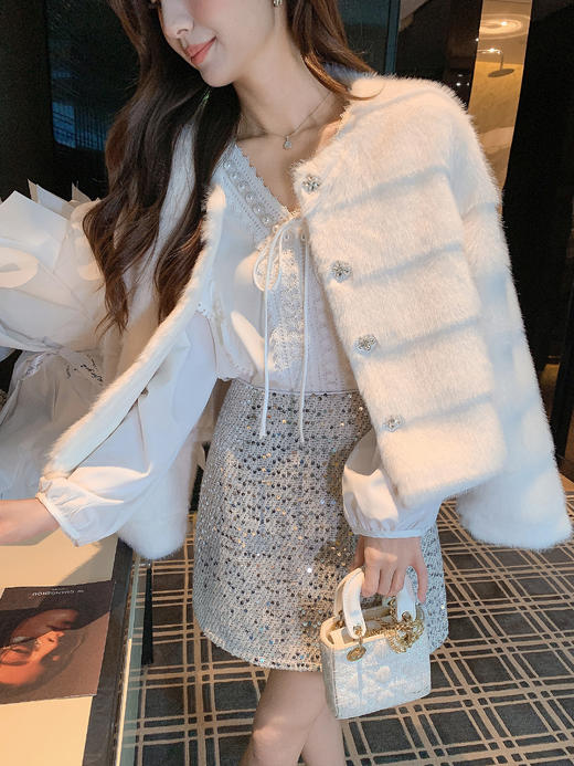 张心子【冬日小暖炉】秋冬贵气感精致保暖毛毛外套 U2511001 商品图9