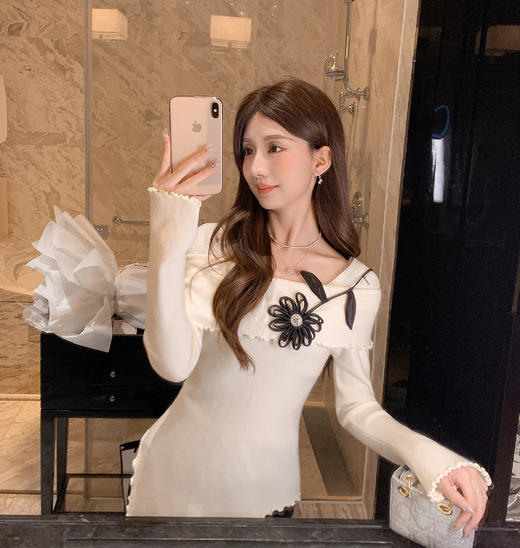 张心子【蓝色冰川湖 】温柔风弹力方领针织衫立体花上衣 U2511034 商品图11