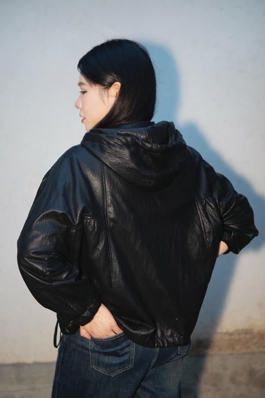 一周发货【秋冬款皮衣】衣长62，红棕色加绒款，90白鸭绒填充，绒子含量82.1%；L-XL 填充68克；2XL-3XL填充83克；4XL-5XL填充88克。黑色不加绒款，宽松短款皮夹克皮衣外套，环保皮 商品图6