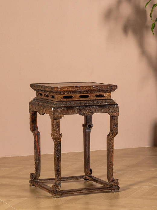 清中期	紫檀高束腰三弯腿带托泥缠枝牡丹纹方香几 商品图1