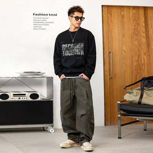 徐太浪【擦色做旧 字母印花】帅气圆领卫衣男秋冬内搭打底衫上衣 商品图2