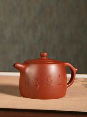 《井栏壶（石泉铭文）》陈富强  江苏省工艺美术大师，正高级工艺美术师，江苏陶瓷艺术名人