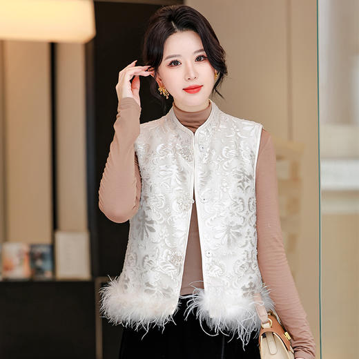 新中式刺绣马甲背心女名媛风鸵鸟毛边拼接夹棉国风马夹上衣 商品图2