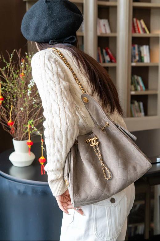 香奈儿 25C 灰色麂皮hobo 抽绳水桶包 小号（LZ*MM） 商品图1