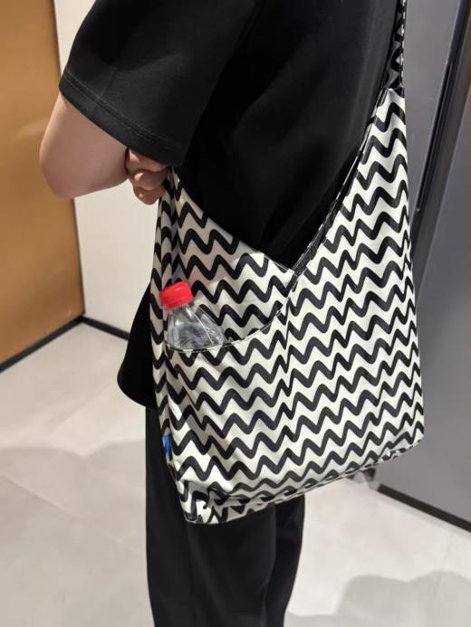 【品牌直发】Hugz mimi小众设计师系列 爆款单肩包，🎁旅途的完美搭档❗️ 商品图5