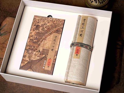 艺术喷绘：《清明上河图》卷轴，盒装，绢本，22cm*558cm，艺术微喷+手工装裱，定价1680，售价369元。 商品图2